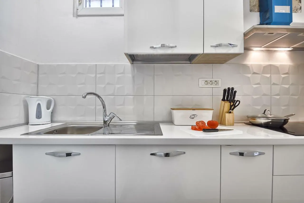 Apartment 20M From Arena Pula