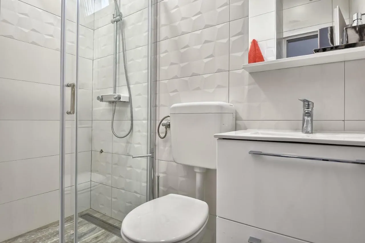 Apartment 20M From Arena Pula